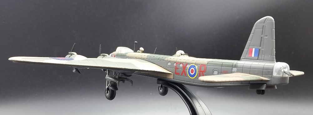 rare Special Offer 1:144 World War II Britain Model of Stirling Heavy Bomber Alloy Collection Model rare Special Offer 1:144 World War II Britain Model of Stirling Heavy Bomber Alloy Collection Model