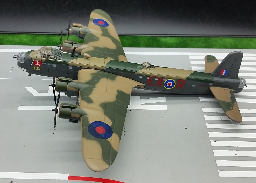 rare Special Offer 1:144 World War II Britain Model of Stirling Heavy Bomber Alloy Collection Model rare Special Offer 1:144 World War II Britain Model of Stirling Heavy Bomber Alloy Collection Model