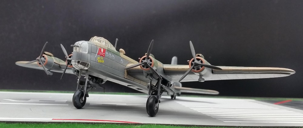 rare Special Offer 1:144 World War II Britain Model of Stirling Heavy Bomber Alloy Collection Model rare Special Offer 1:144 World War II Britain Model of Stirling Heavy Bomber Alloy Collection Model