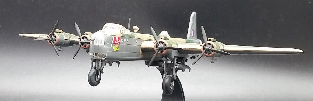 rare Special Offer 1:144 World War II Britain Model of Stirling Heavy Bomber Alloy Collection Model rare Special Offer 1:144 World War II Britain Model of Stirling Heavy Bomber Alloy Collection Model