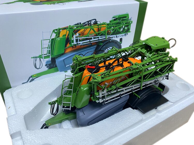 Rare 1:32 UX 5201 green tractor towing sprayer Alloy collection model Rare 1:32 UX 5201 green tractor towing sprayer Alloy collection model