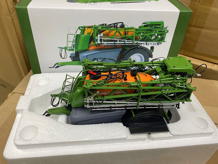 Rare 1:32 UX 5201 green tractor towing sprayer Alloy collection model Rare 1:32 UX 5201 green tractor towing sprayer Alloy collection model