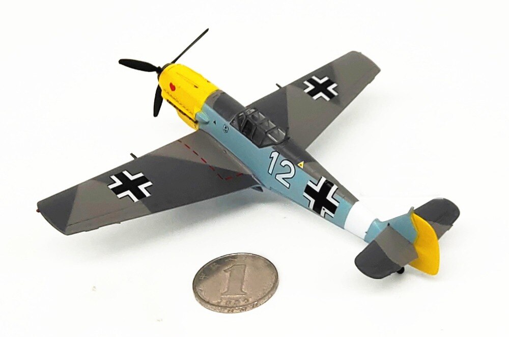 1:72 German Air Force BF109E/TROP Fighter model Small hand products 37276