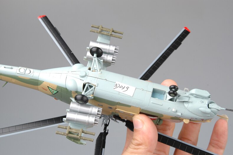 Trumpet 1:72 Iraqi air force Mi-24 armed helicopter 37039 finished product model Trumpet 1:72 Iraqi air force Mi-24 armed helicopter 37039 finished product model