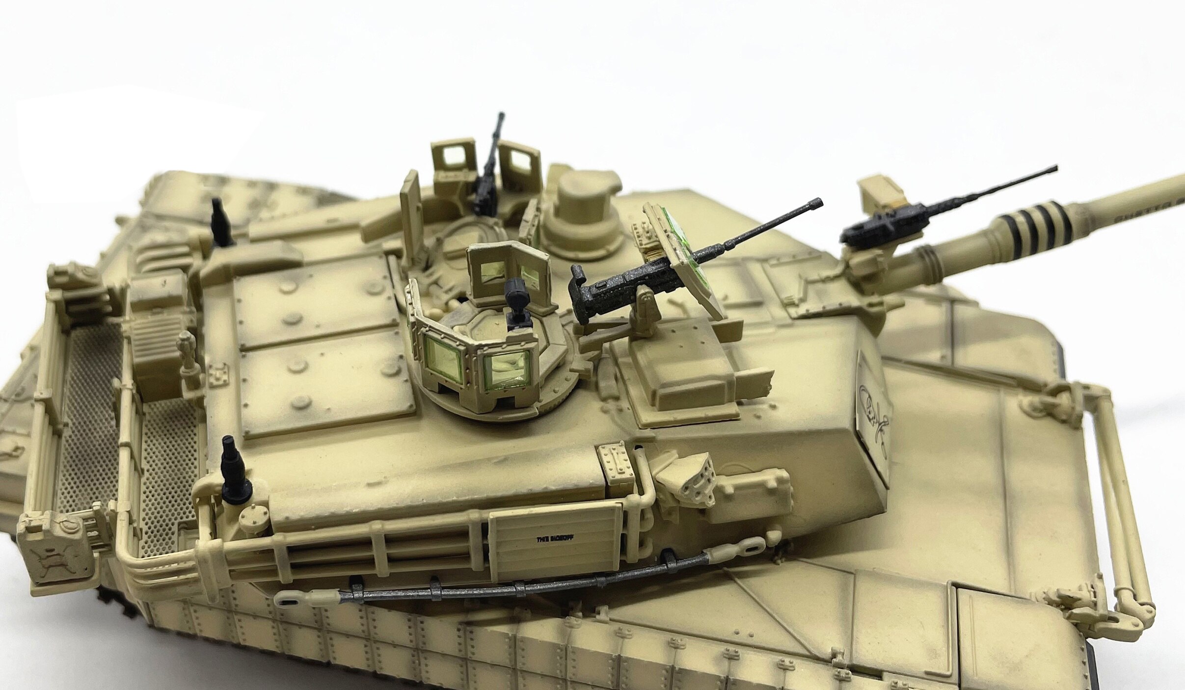 1: 72 us M1A2 tusk I Main Battle Tank Simulation product model Desert painting