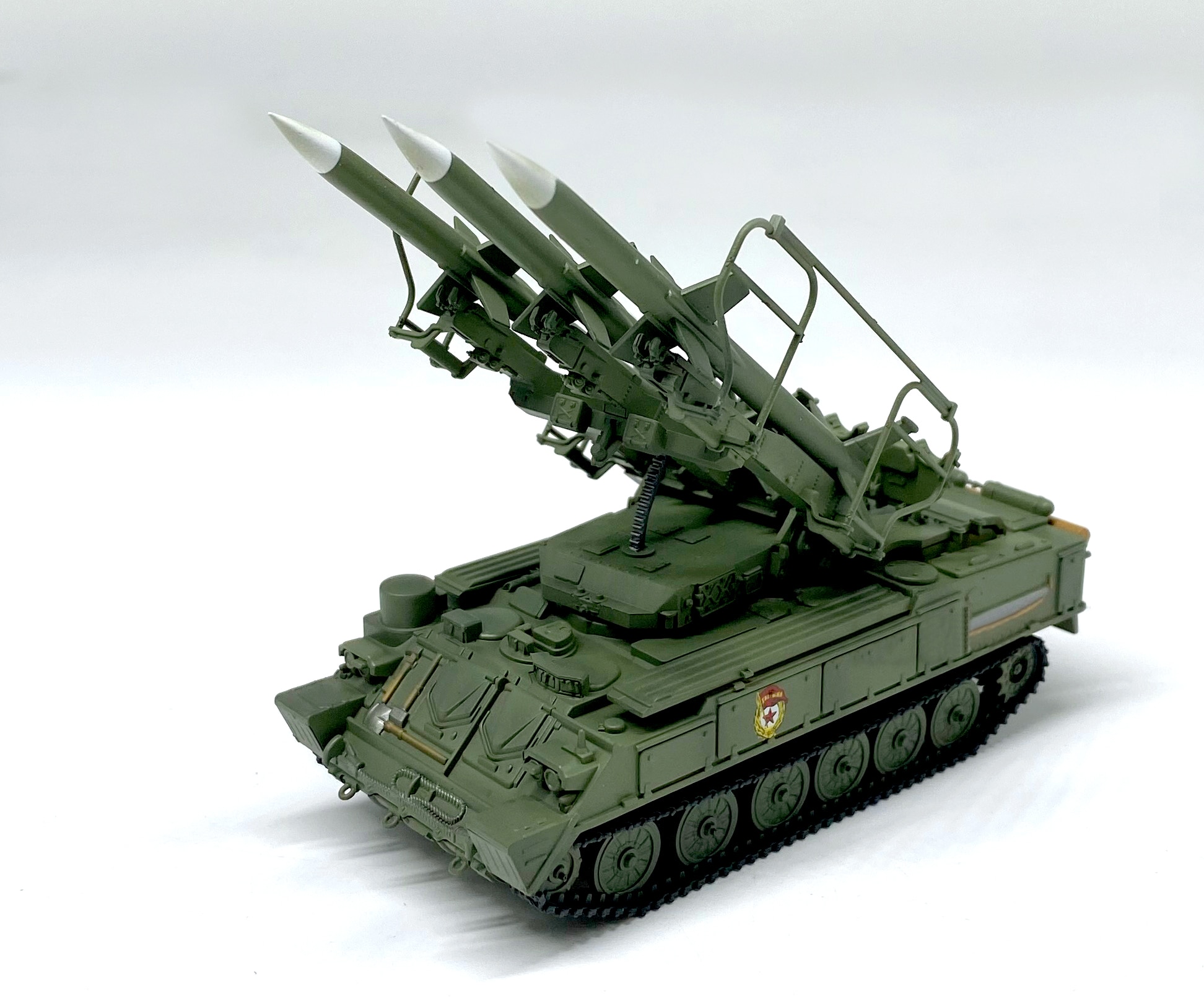 1: 72 sam-6 air defense missile launcher model East Germany painting Painting by the guards EM35109 35110 Collection model 1: 72 sam-6 air defense missile launcher model East Germany painting Painting by the guards EM35109 35110 Collection model