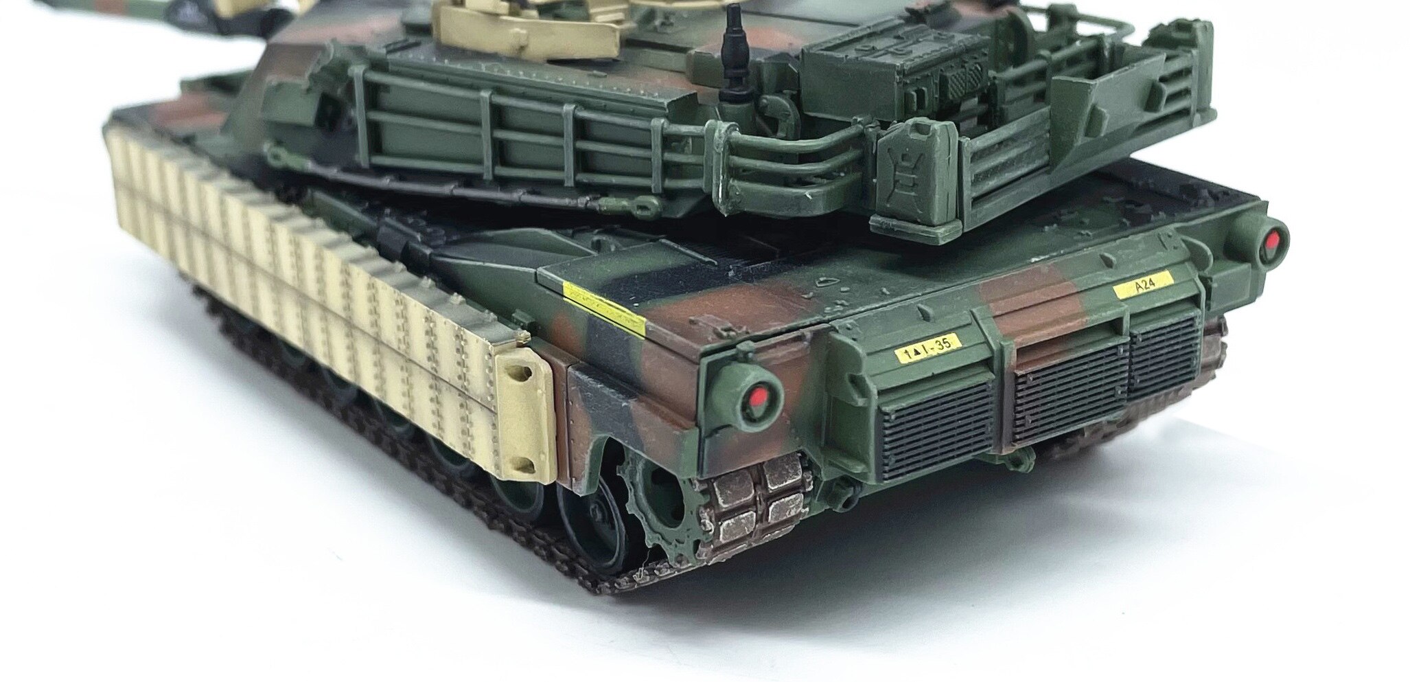 1: 72 us m1a1 tusk main battle tank NATO coating Finished model ornaments