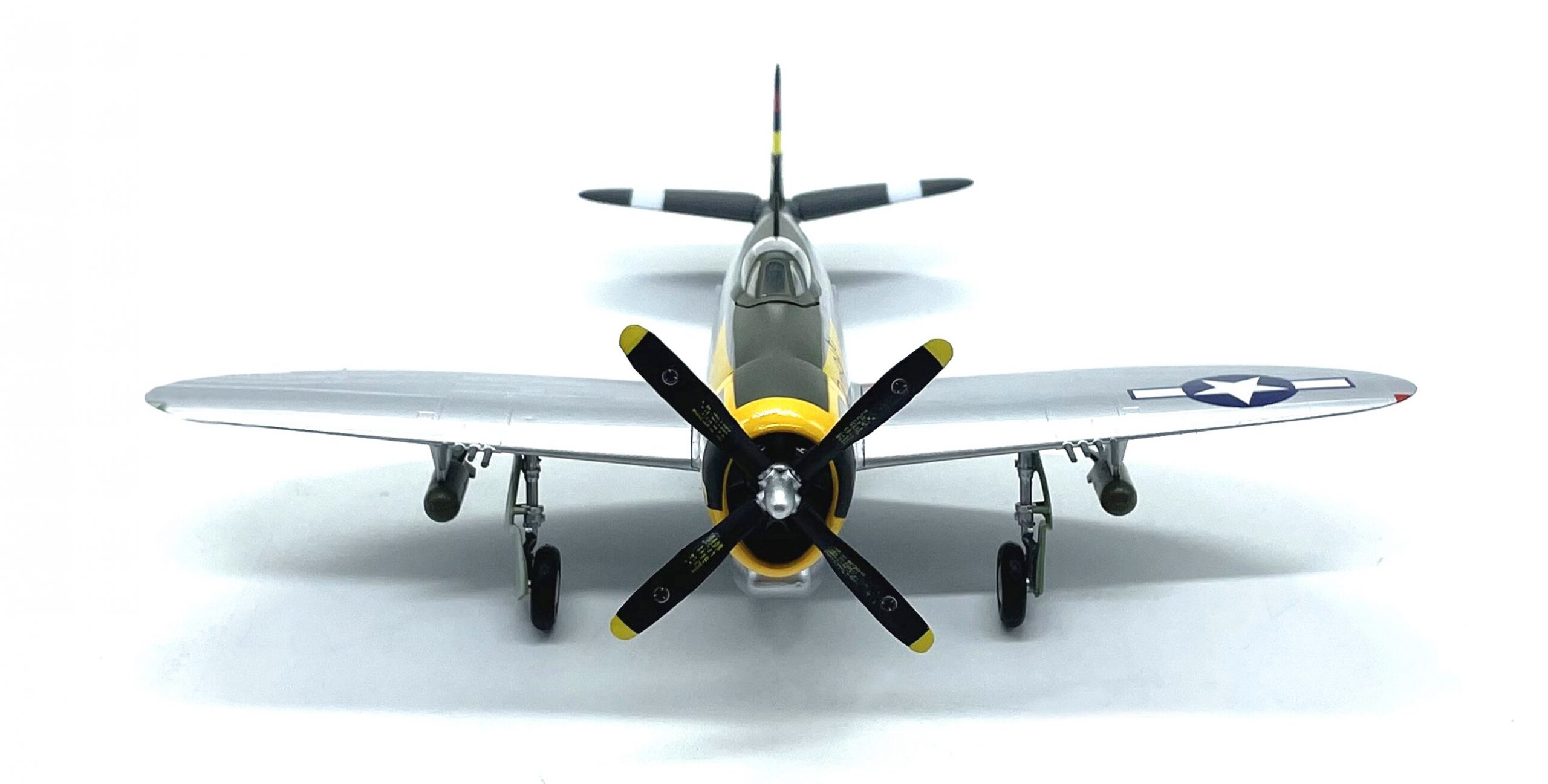 1: 72 World War II US P47 fighter Finished plastic simulation ornaments Collection model 37287 1: 72 World War II US P47 fighter Finished plastic simulation ornaments Collection model 37287