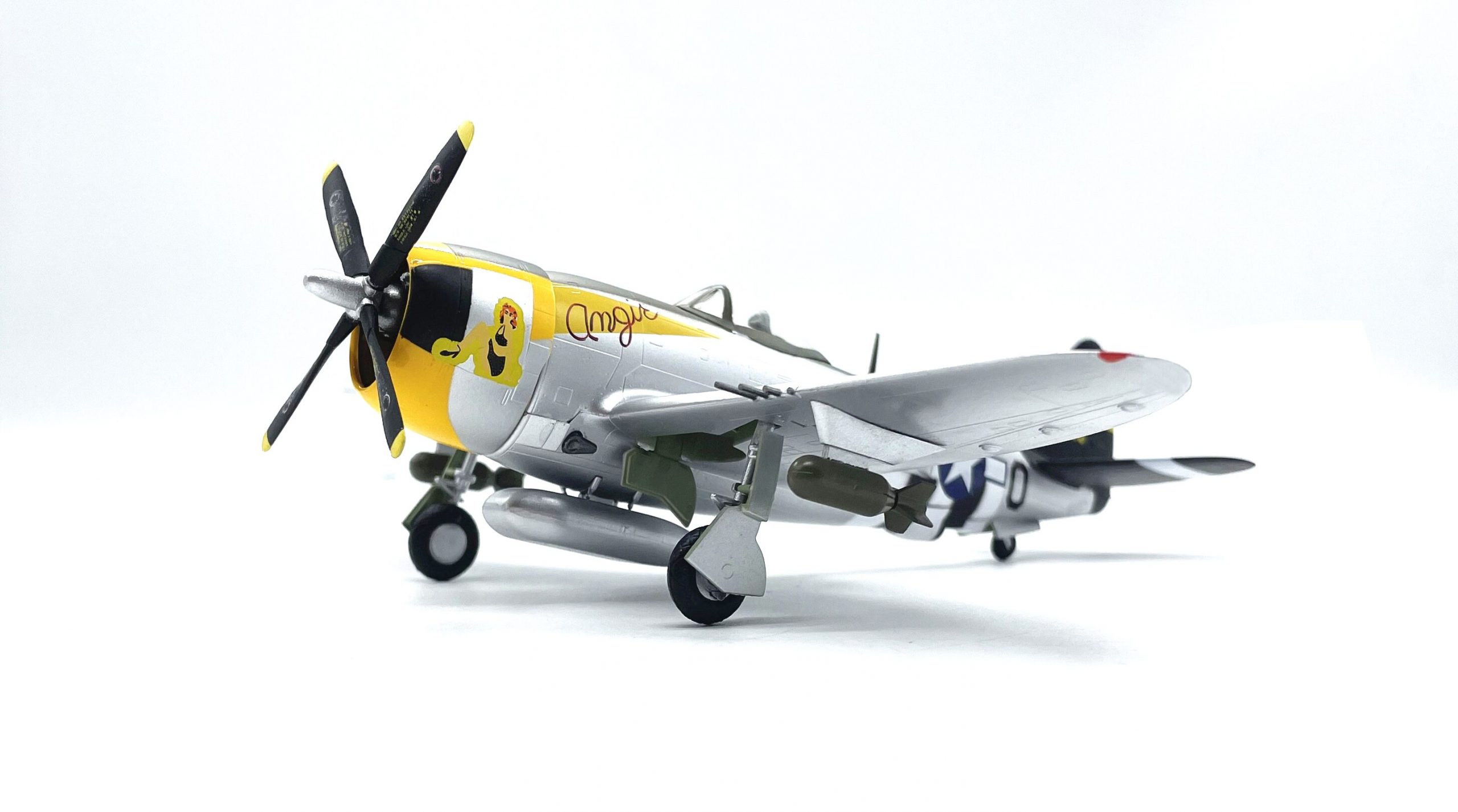 1: 72 World War II US P47 fighter Finished plastic simulation ornaments Collection model 37287 1: 72 World War II US P47 fighter Finished plastic simulation ornaments Collection model 37287