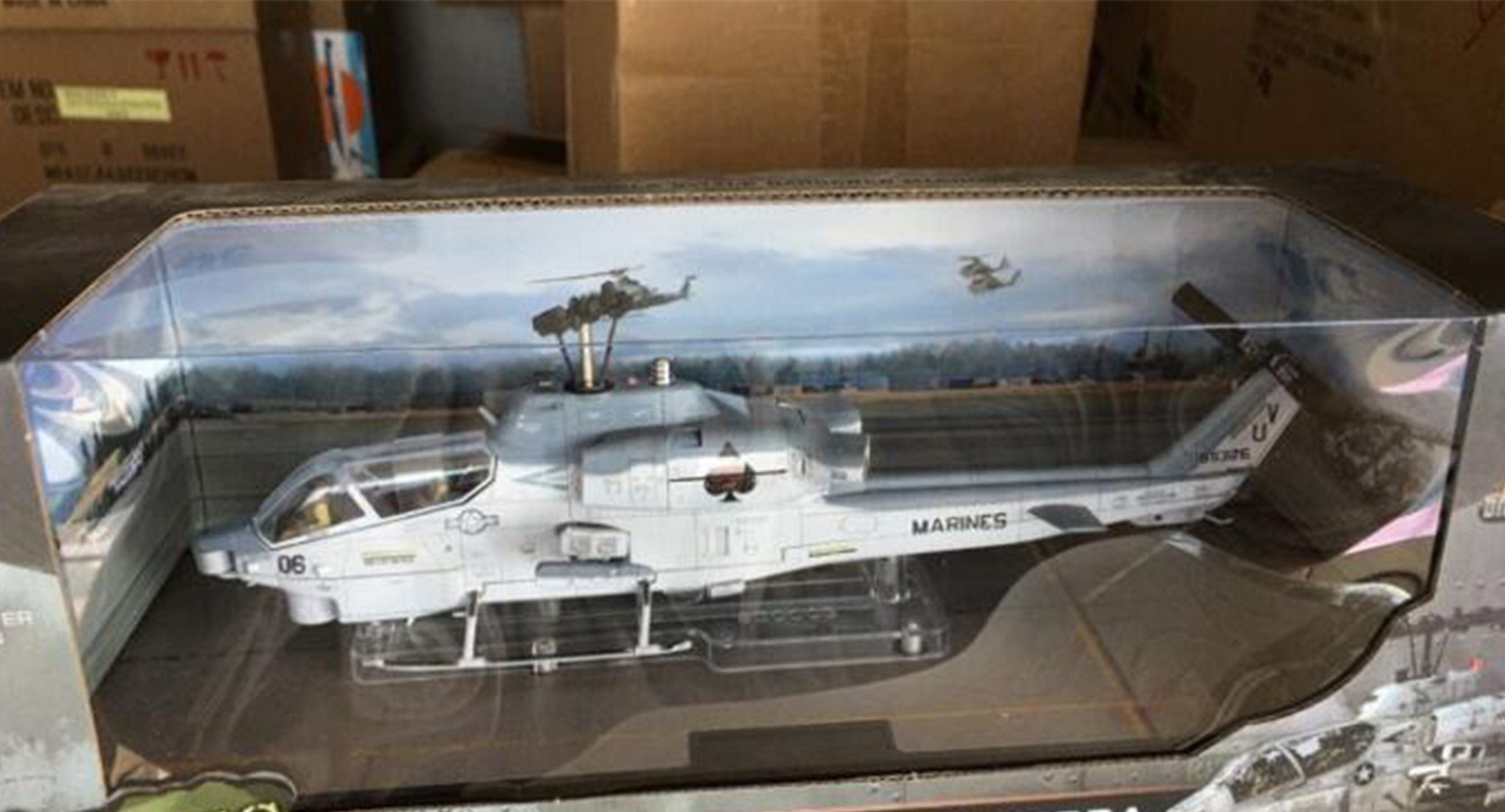 Fine 1 / 48 US Marine Corps AH-1W armed helicopter model Finished product collection model