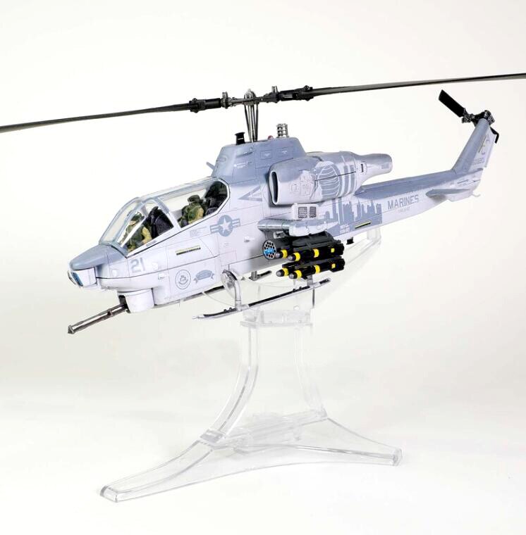 Fine 1 / 48 US Marine Corps AH-1W armed helicopter Afghanistan Finished product model