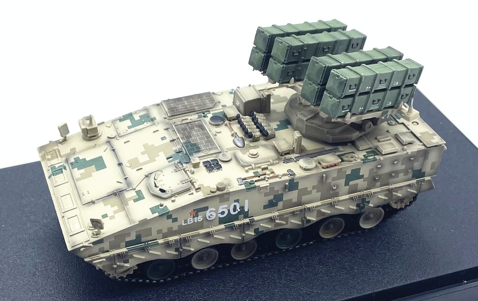 1: 72 China hj-10 anti tank missile launcher Armored car Desert Digital Camouflage Finished product model Number random