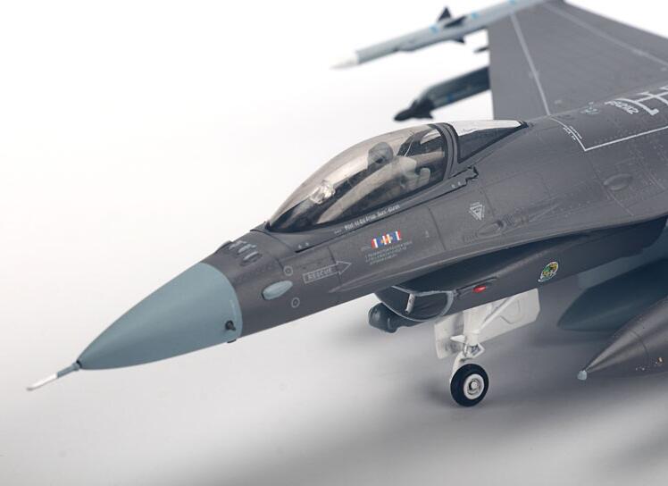 1 / 72 USAF f-16cm fighter Viper squadron Alloy collection model With alloy support