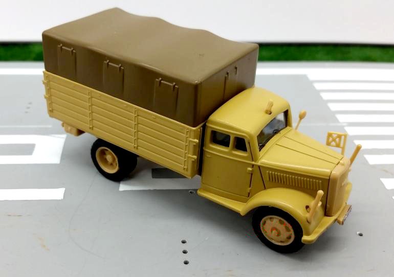 rare Special Offer 1:72 German 3-ton truck model simulation product display box Military model Alloy Collection Model