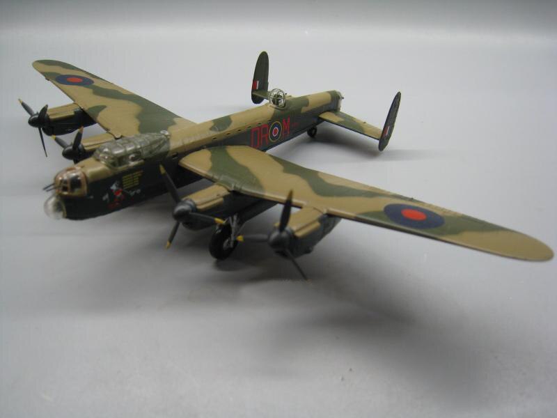 rare Special Offer 1:144 British Army in World War II Lancaster Heavy Bomber Model Alloy Model Finished Products Collectio