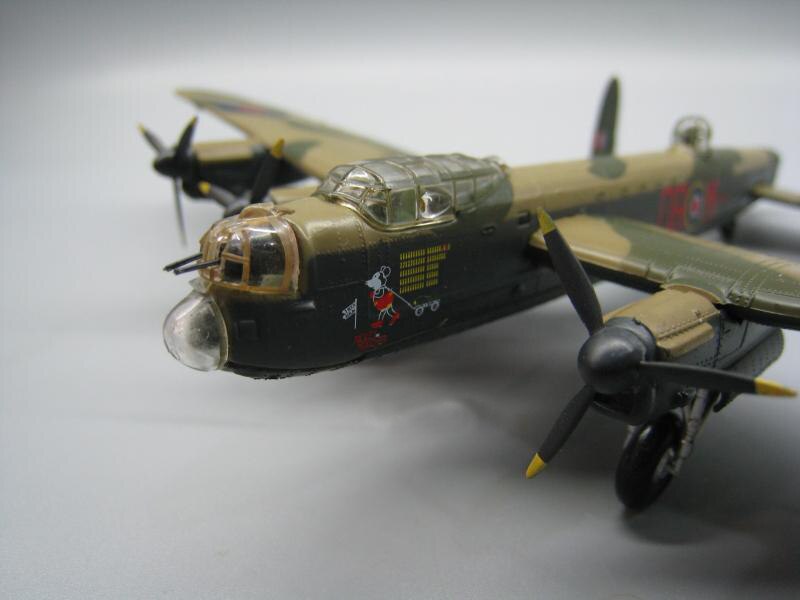 rare Special Offer 1:144 British Army in World War II Lancaster Heavy Bomber Model Alloy Model Finished Products Collectio