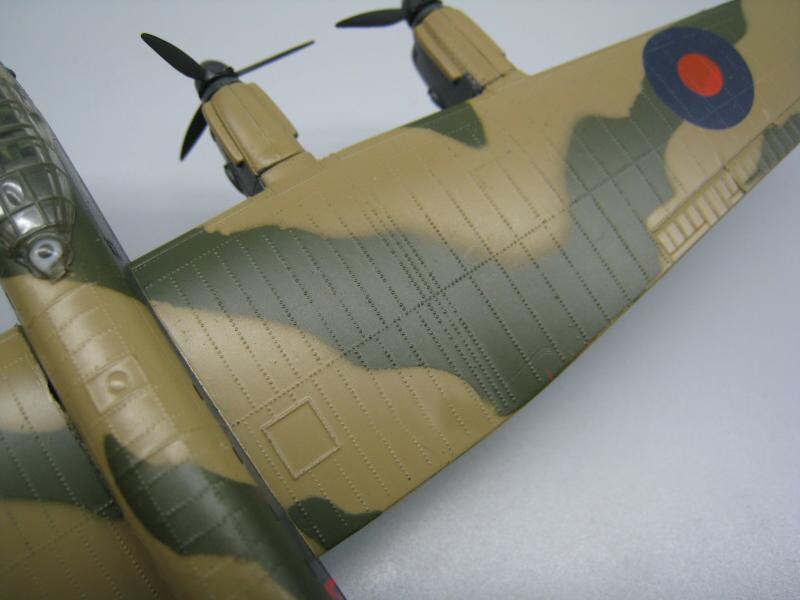 rare Special Offer 1:144 British Army in World War II Lancaster Heavy Bomber Model Alloy Model Finished Products Collectio