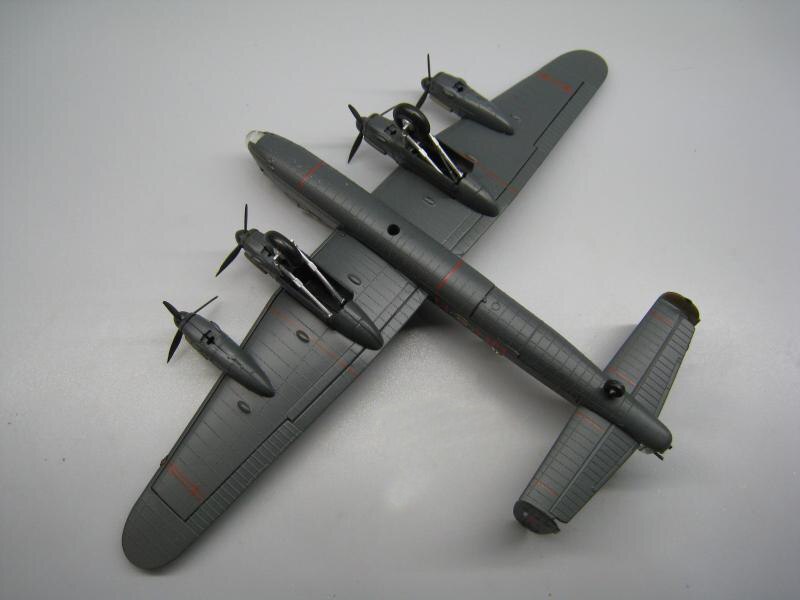 rare Special Offer 1:144 British Army in World War II Lancaster Heavy Bomber Model Alloy Model Finished Products Collectio