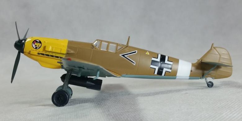 1:72 German Air Force BF109E/TROP fighter model Trumpeter 37280 Collection model 1:72 German Air Force BF109E/TROP fighter model Trumpeter 37280 Collection model