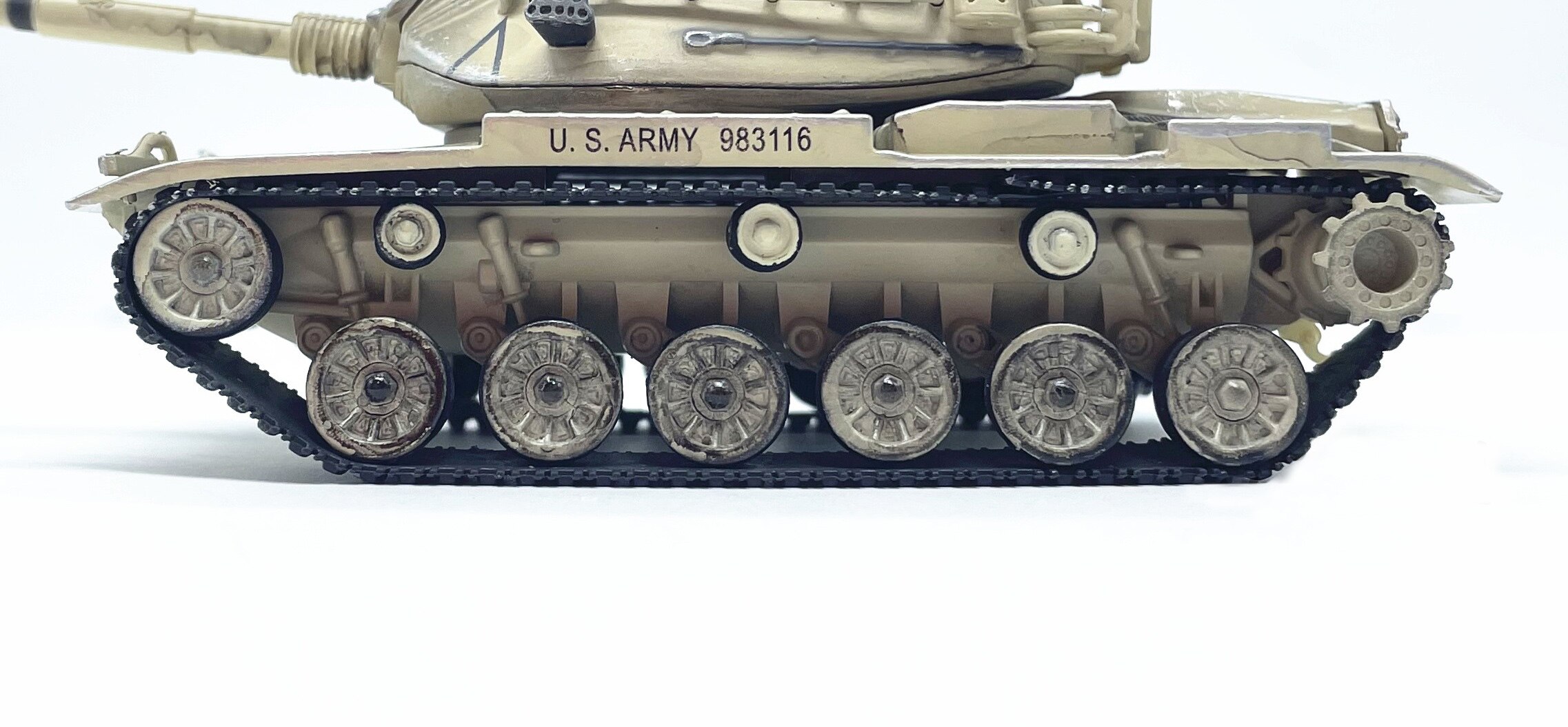 1: 72 American M60A3 main battle tank Camo Sand Simulated finished decoration 1: 72 American M60A3 main battle tank Camo Sand Simulated finished decoration