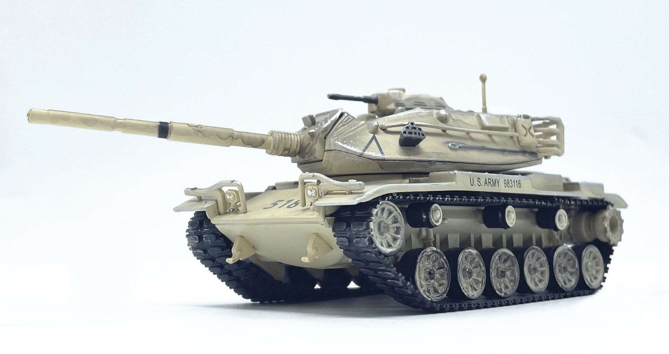 1: 72 American M60A3 main battle tank Camo Sand Simulated finished decoration 1: 72 American M60A3 main battle tank Camo Sand Simulated finished decoration