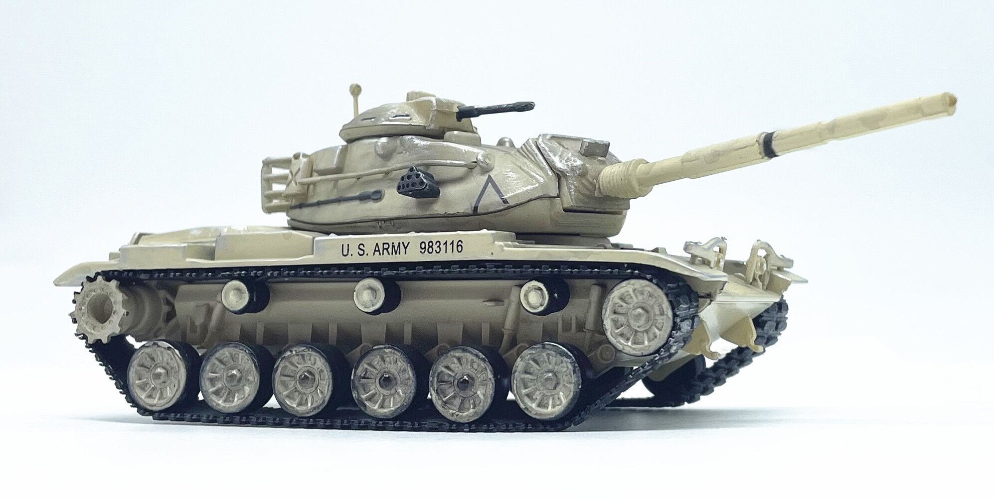 1: 72 American M60A3 main battle tank Camo Sand Simulated finished decoration 1: 72 American M60A3 main battle tank Camo Sand Simulated finished decoration