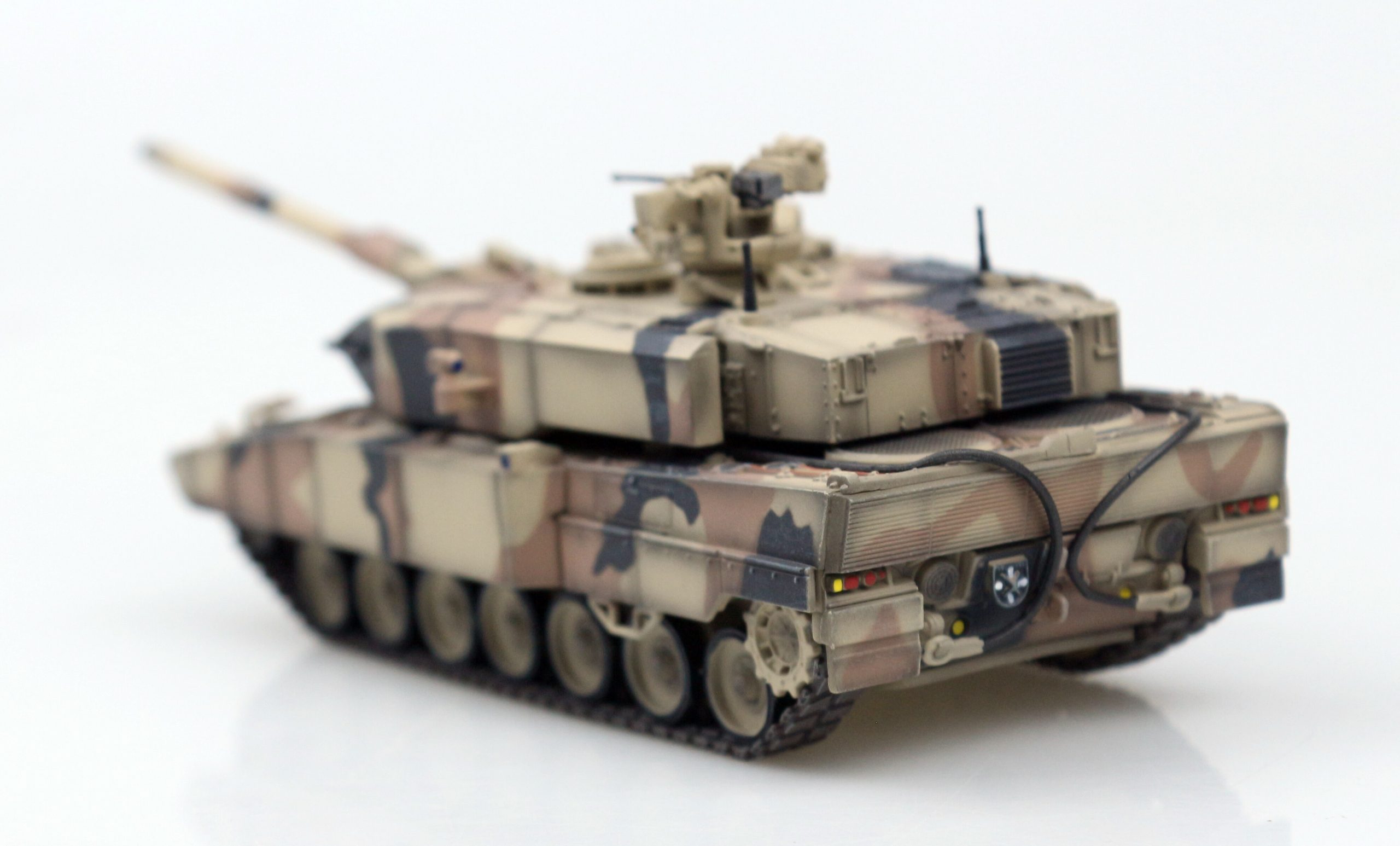 1 / 72 German 2a7 main battle tank Desert camouflage Finished combat vehicle model