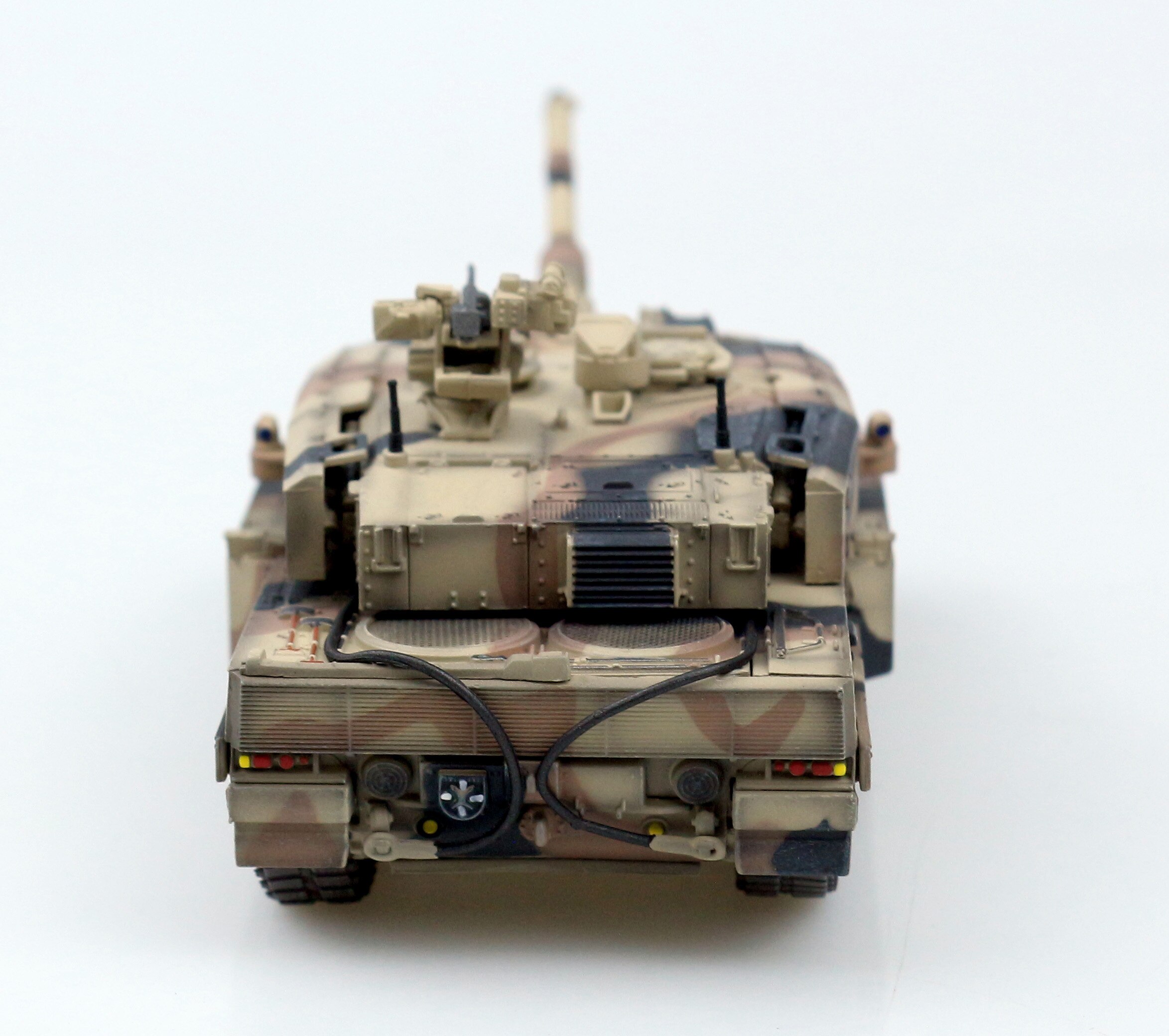 1 / 72 German 2a7 main battle tank Desert camouflage Finished combat vehicle model