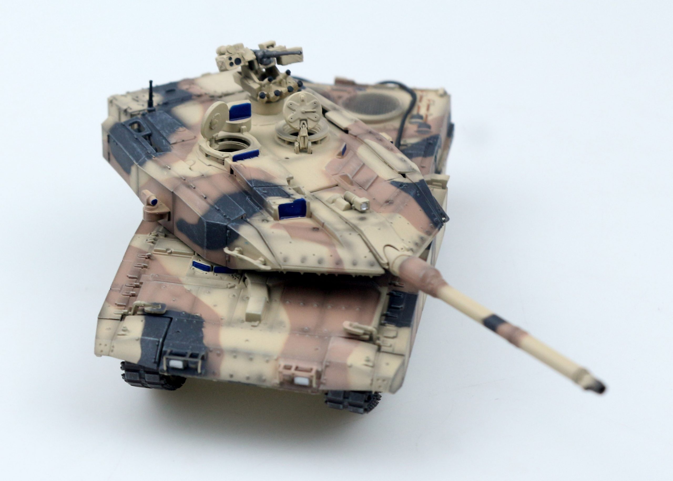 1 / 72 German 2a7 main battle tank Desert camouflage Finished combat vehicle model