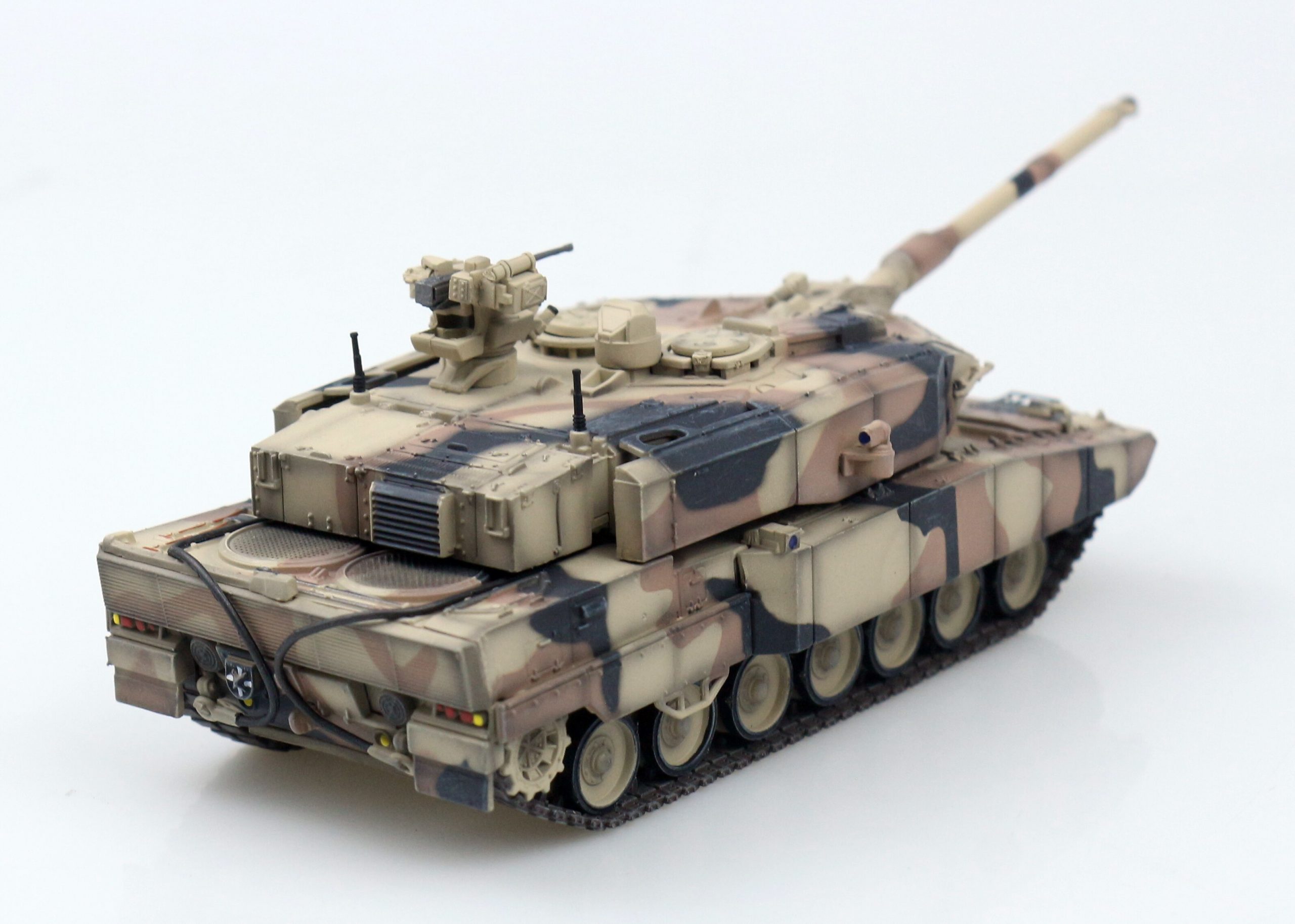 1 / 72 German 2a7 main battle tank Desert camouflage Finished combat vehicle model