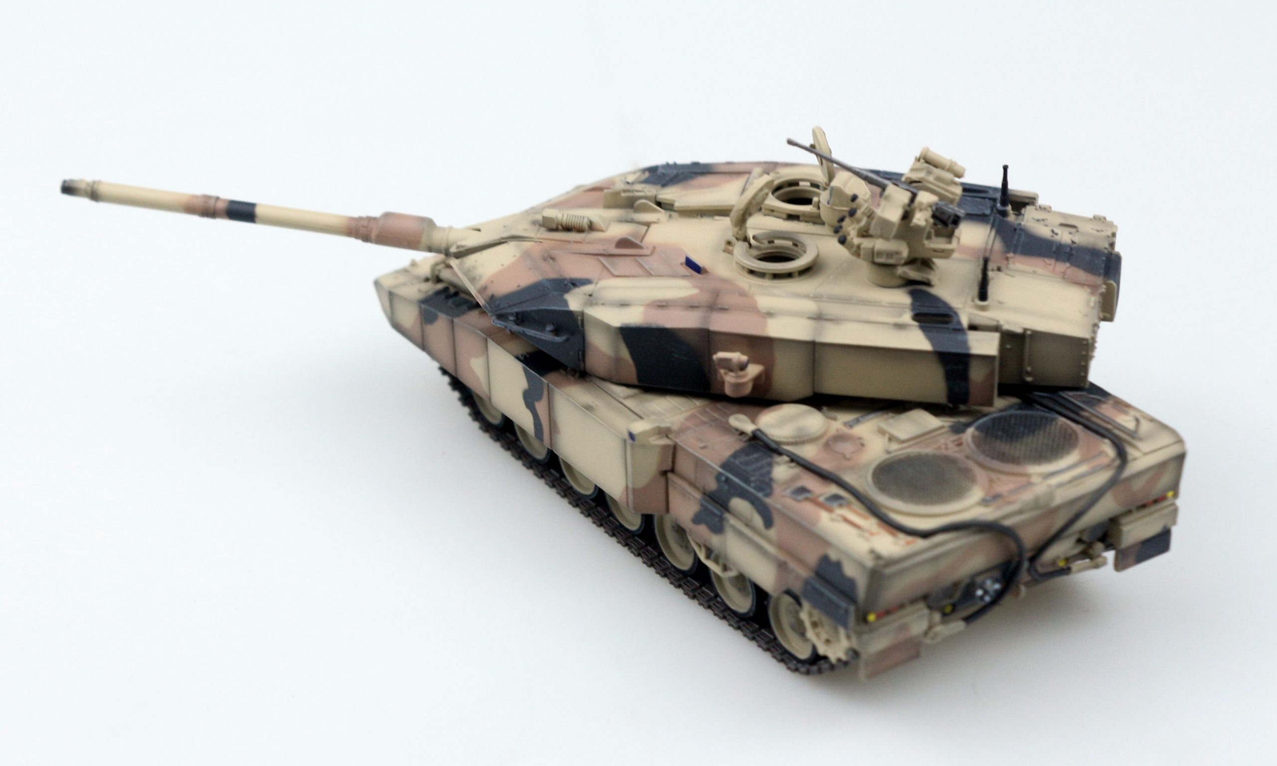 1 / 72 German 2a7 main battle tank Desert camouflage Finished combat vehicle model