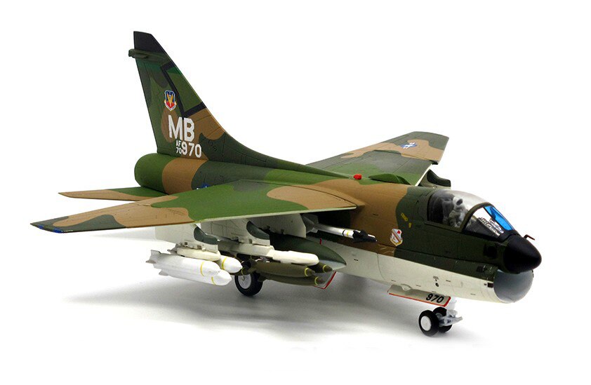 Fine 1 / 72 USAF a-7d fighter Vietnam war Alloy collection model With display bracket Fine 1 / 72 USAF a-7d fighter Vietnam war Alloy collection model With display bracket