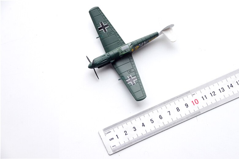 out of print 1 / 100 German bf-109e fighter The fuselage length is 11cm Alloy aircraft model