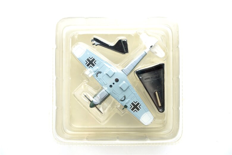 out of print 1 / 100 German bf-109e fighter The fuselage length is 11cm Alloy aircraft model