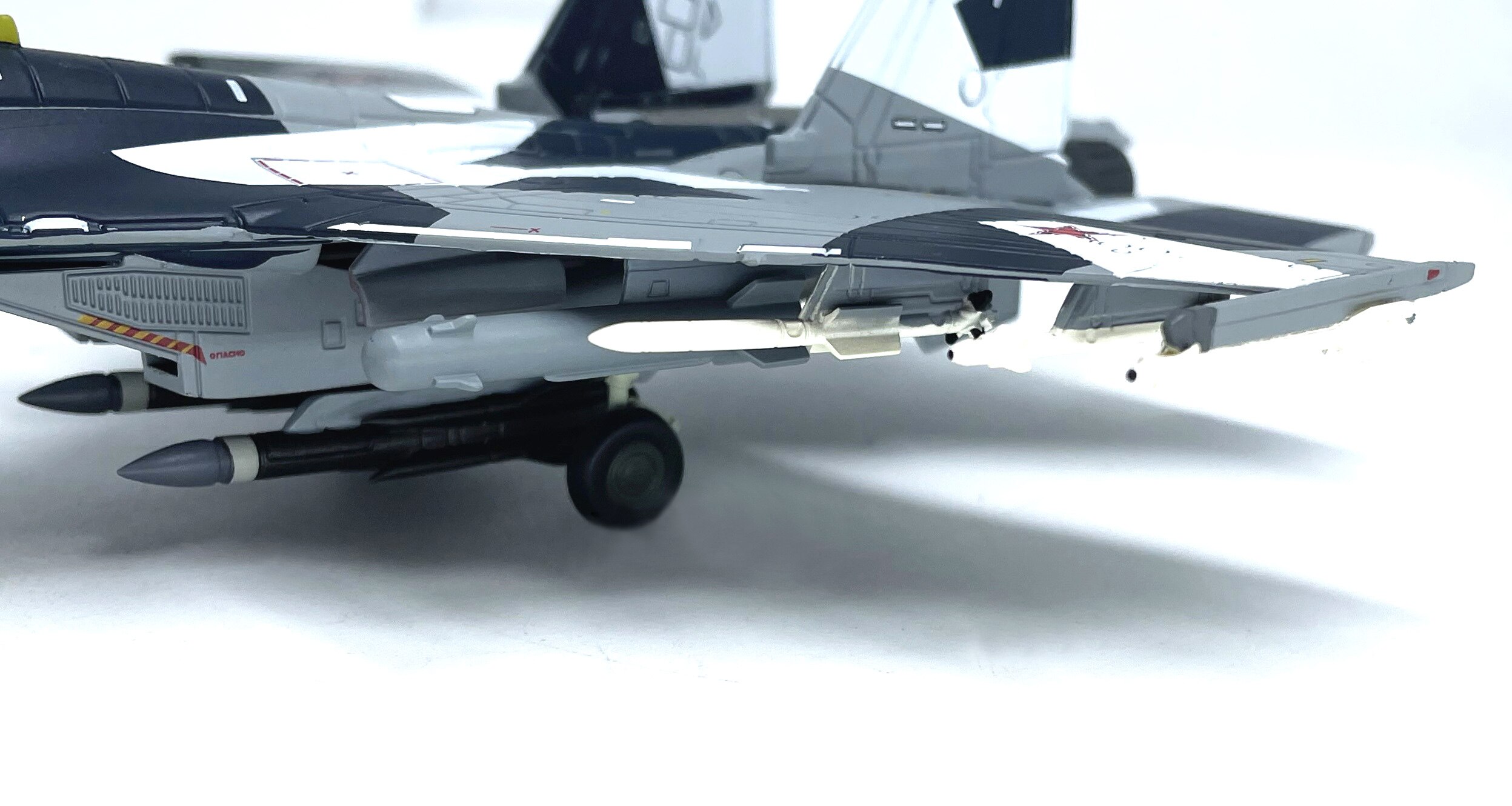 1: 100 Russian su35 fighter model Alloy static simulation finished ornament 1: 100 Russian su35 fighter model Alloy static simulation finished ornament