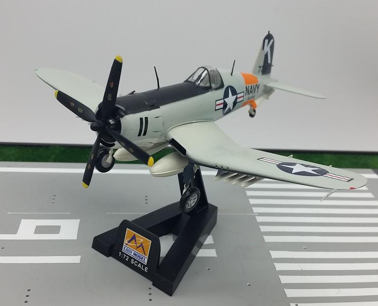 TRUMPETER 1:72 USAF Pirates fighter model F4U-4 37240 Favorite Model TRUMPETER 1:72 USAF Pirates fighter model F4U-4 37240 Favorite Model