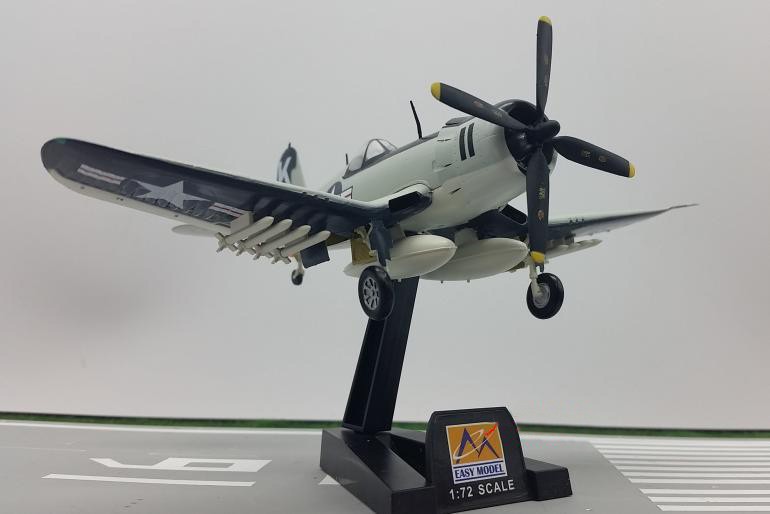 TRUMPETER 1:72 USAF Pirates fighter model F4U-4 37240 Favorite Model TRUMPETER 1:72 USAF Pirates fighter model F4U-4 37240 Favorite Model