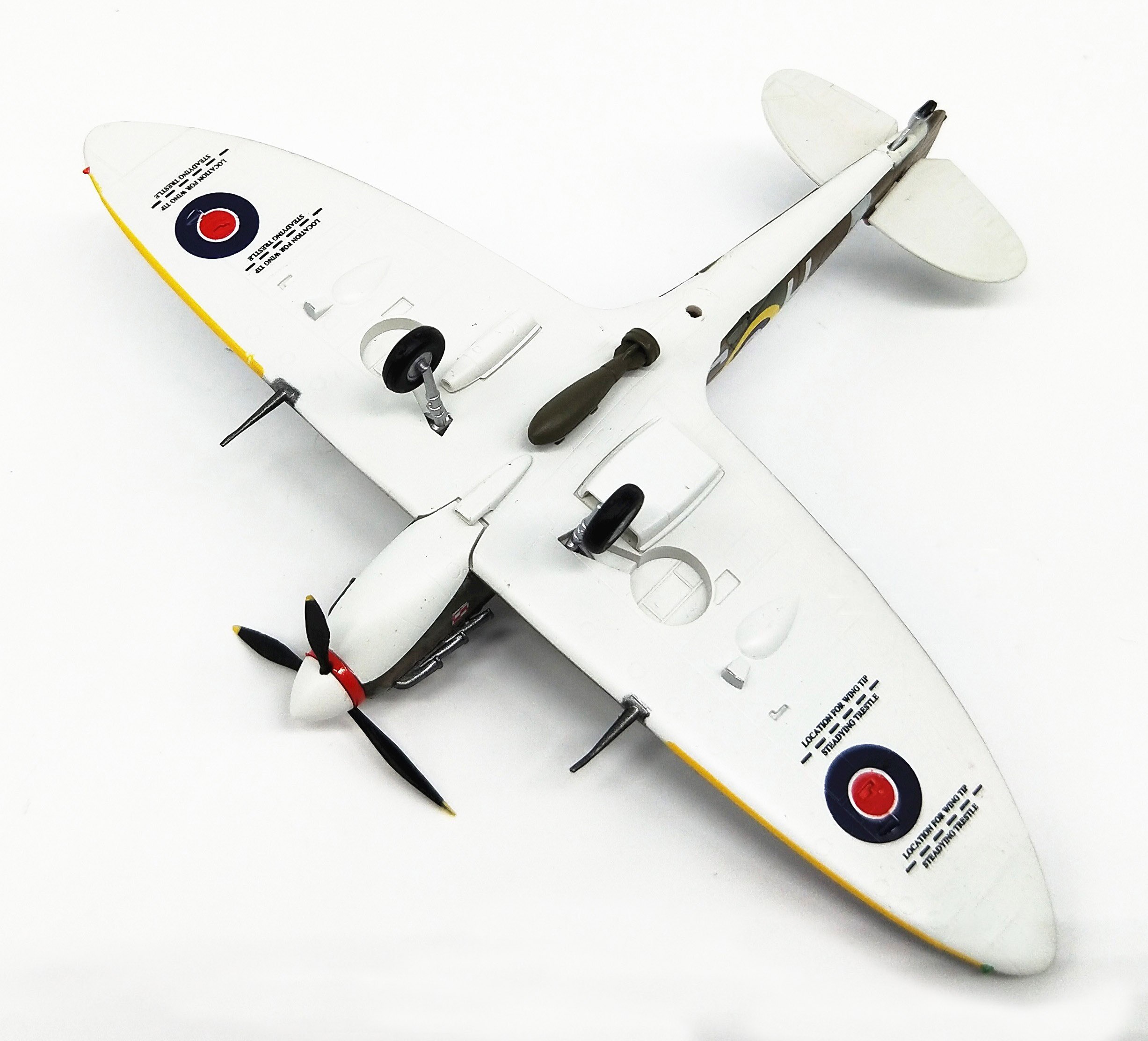 1: 72 World War II British air force MKV fighter model plane Finished product 37213 1: 72 World War II British air force MKV fighter model plane Finished product 37213