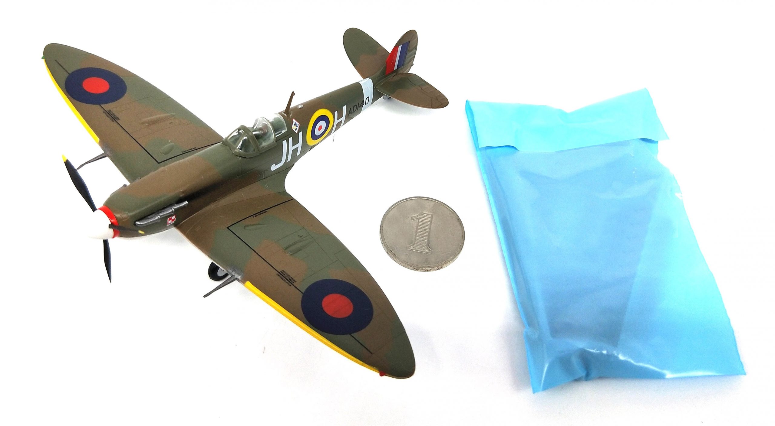 1: 72 World War II British air force MKV fighter model plane Finished product 37213 1: 72 World War II British air force MKV fighter model plane Finished product 37213