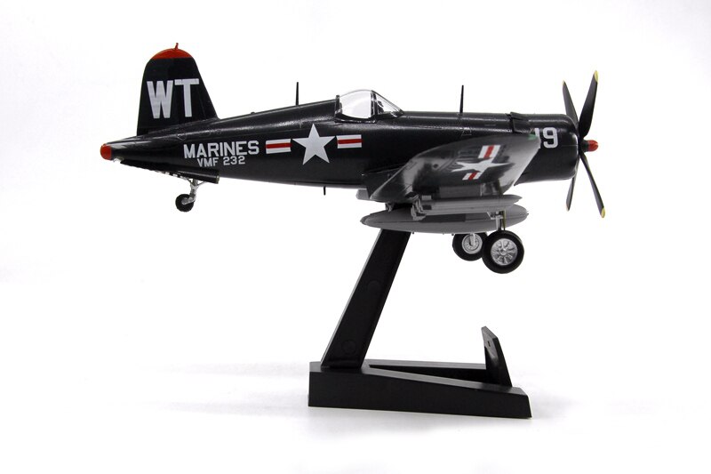 1: 72 World War II US Navy f4u-4 fighter model vmf232 Trumpeter 37238 Finished product collection model 1: 72 World War II US Navy f4u-4 fighter model vmf232 Trumpeter 37238 Finished product collection model