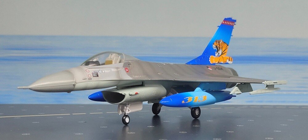 1:72 Us F-16A fighter Tiger painting Finished product collection model 37126