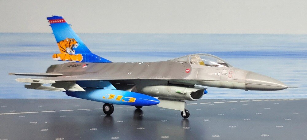 1:72 Us F-16A fighter Tiger painting Finished product collection model 37126