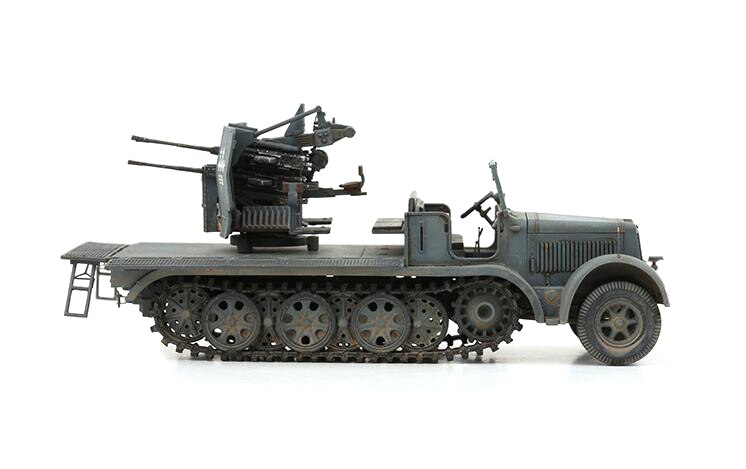 Fine 1/72 German sd.kfz 7 / 1 half track 36 antiaircraft gun Side skirt open configuration Collection model Fine 1/72 German sd.kfz 7 / 1 half track 36 antiaircraft gun Side skirt open configuration Collection model