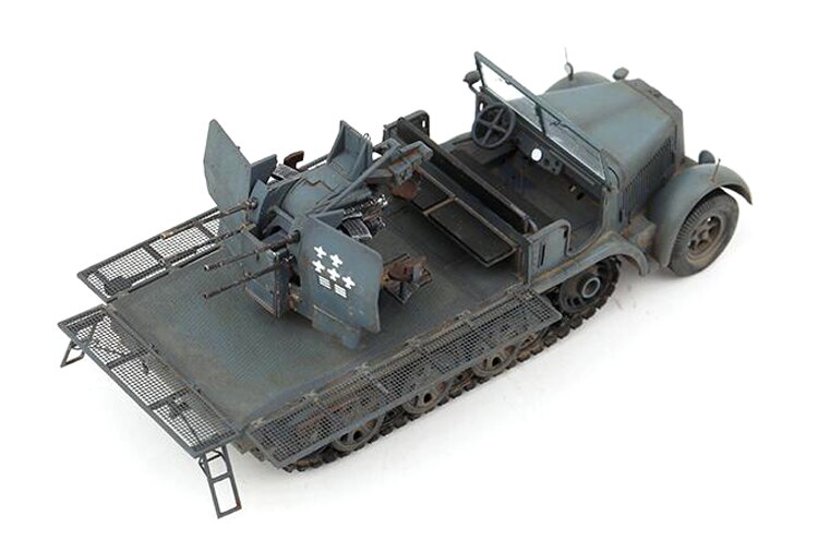 Fine 1/72 German sd.kfz 7 / 1 half track 36 antiaircraft gun Side skirt open configuration Collection model Fine 1/72 German sd.kfz 7 / 1 half track 36 antiaircraft gun Side skirt open configuration Collection model