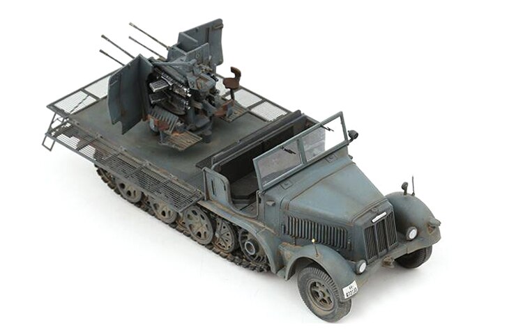 Fine 1/72 German sd.kfz 7 / 1 half track 36 antiaircraft gun Side skirt open configuration Collection model Fine 1/72 German sd.kfz 7 / 1 half track 36 antiaircraft gun Side skirt open configuration Collection model