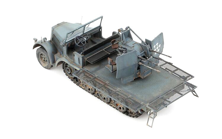 Fine 1/72 German sd.kfz 7 / 1 half track 36 antiaircraft gun Side skirt open configuration Collection model Fine 1/72 German sd.kfz 7 / 1 half track 36 antiaircraft gun Side skirt open configuration Collection model