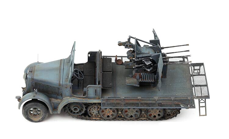 Fine 1/72 German sd.kfz 7 / 1 half track 36 antiaircraft gun Side skirt open configuration Collection model Fine 1/72 German sd.kfz 7 / 1 half track 36 antiaircraft gun Side skirt open configuration Collection model
