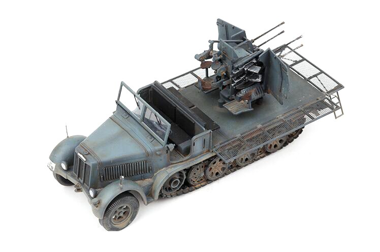 Fine 1/72 German sd.kfz 7 / 1 half track 36 antiaircraft gun Side skirt open configuration Collection model Fine 1/72 German sd.kfz 7 / 1 half track 36 antiaircraft gun Side skirt open configuration Collection model