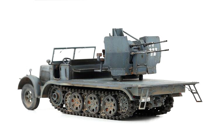 Fine 1/72 German sd.kfz 7 / 1 half track 36 antiaircraft gun Side skirt open configuration Collection model Fine 1/72 German sd.kfz 7 / 1 half track 36 antiaircraft gun Side skirt open configuration Collection model