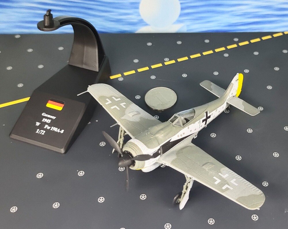 1:72 German fw-190 fighter model Alloy collection model 1:72 German fw-190 fighter model Alloy collection model